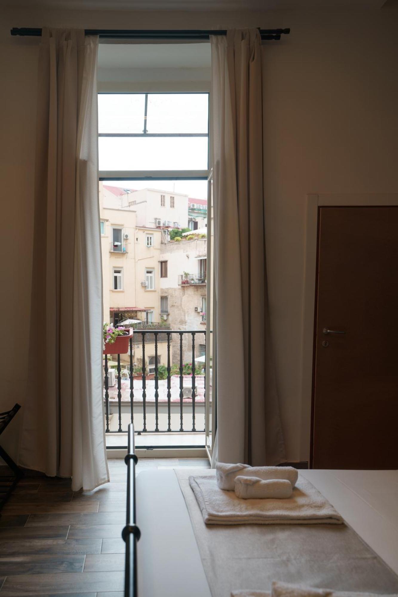 Chiatamone Relais Apartment Napoli Ngoại thất bức ảnh